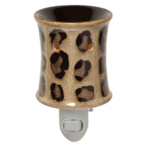 Scentsy Other - Leopard Scentsy Wall Plug Warmer🐆💡✨